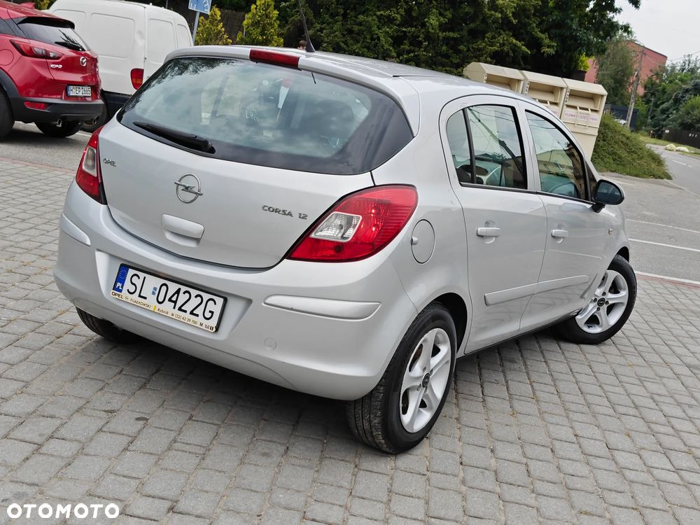Opel Corsa 1.2 16V Cosmo - 3