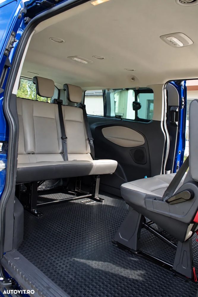 Ford Tourneo Custom - 15