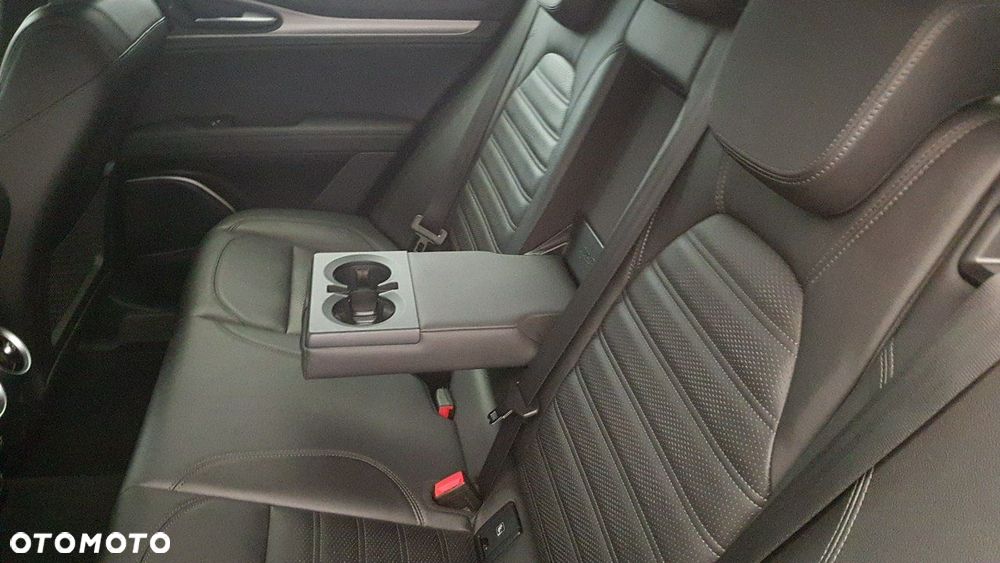 Alfa Romeo Stelvio - 22