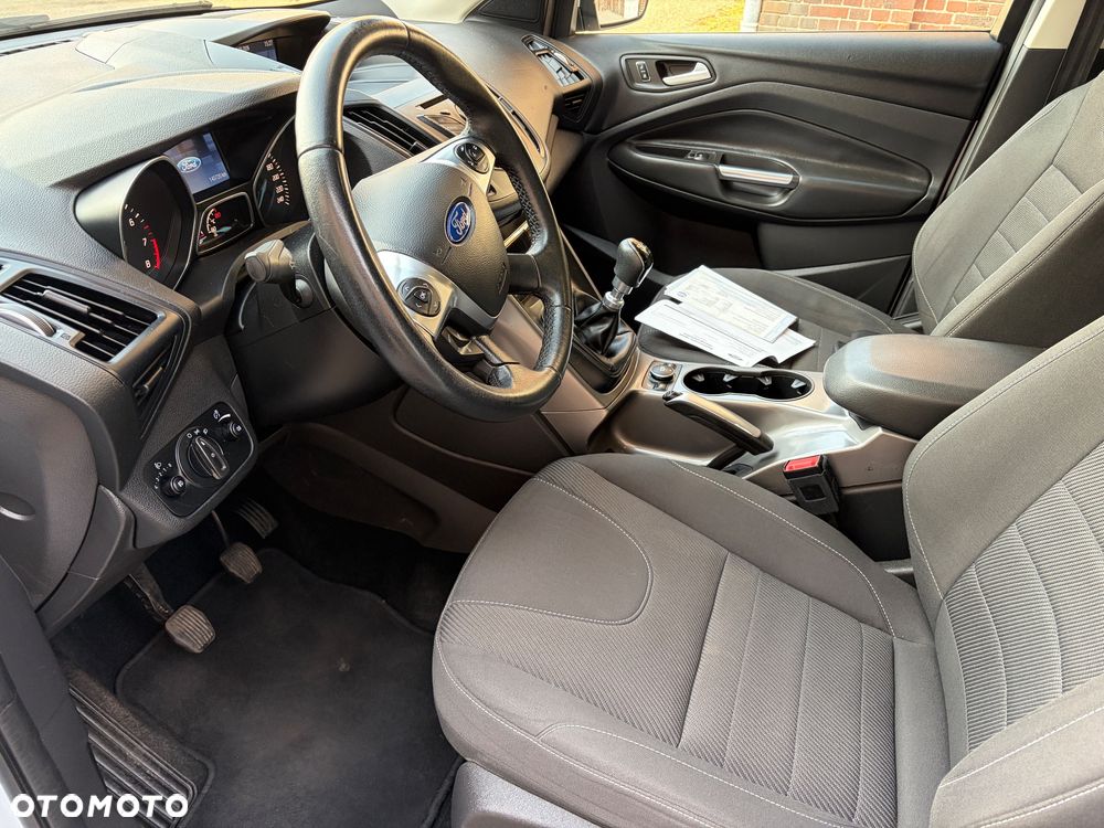 Ford Kuga 1.5 EcoBoost 2x4 Titanium - 25