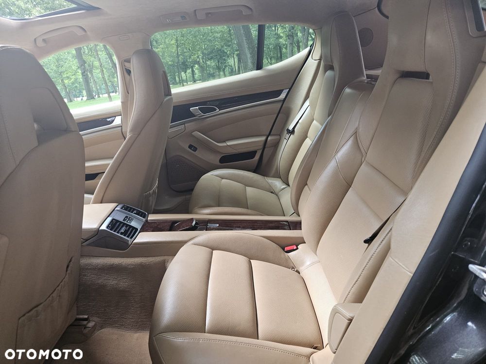 Porsche Panamera Turbo - 24