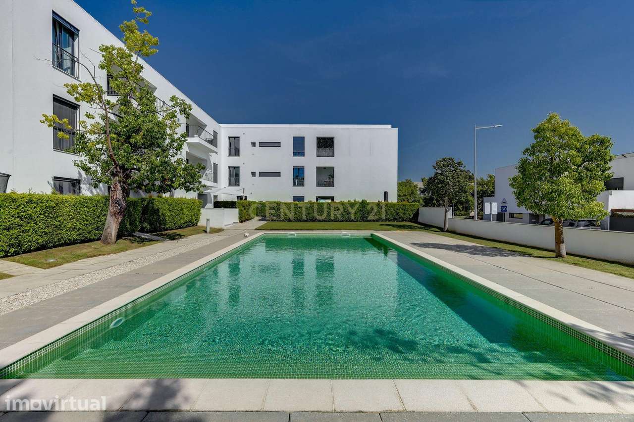 T1 COM PARQUEAMENTO E ARRECADAÇÃO, EM CONDOMÍNIO COM PISCINA, NA QUINT - Grande imagem: 2/29