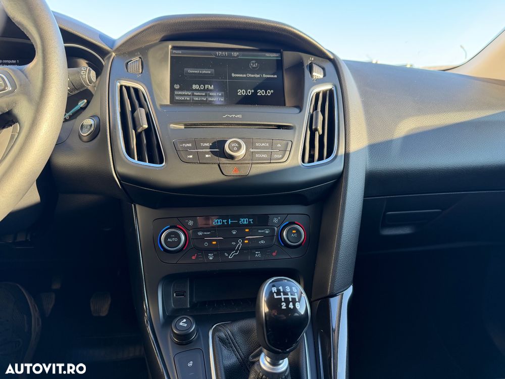 Ford Focus 1.0 EcoBoost Titanium - 10