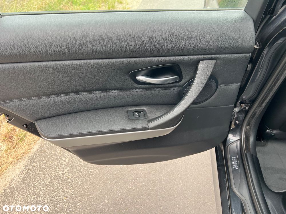 BMW Seria 3 320d DPF Touring - 21