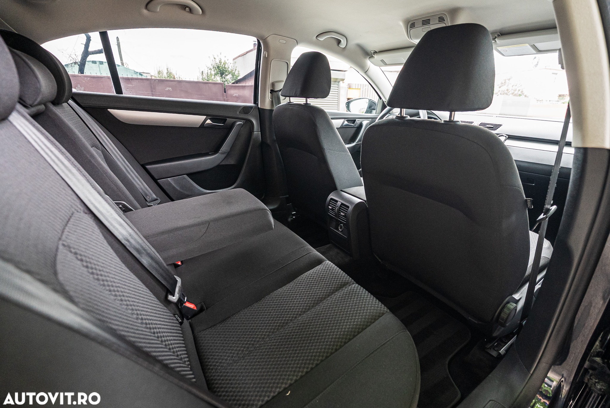 Volkswagen Passat - 29