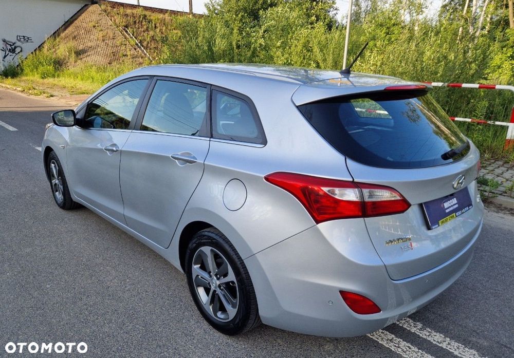 Hyundai i30 blue Kombi 1.6 GDi YES Silver - 5