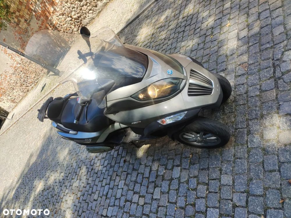 Piaggio MP-3 - 4