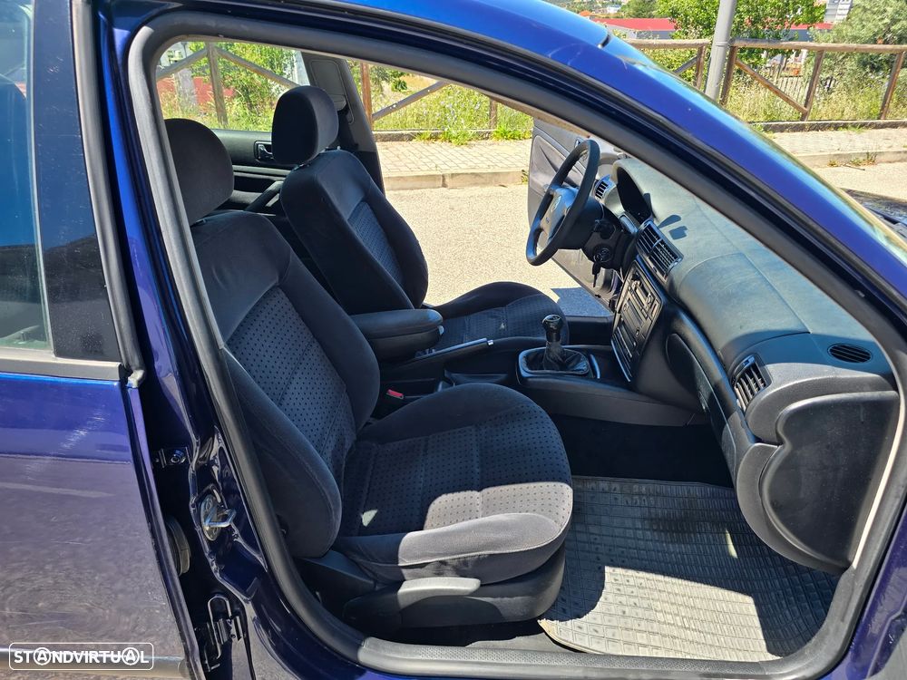 VW Passat 1.9 TDi Confortline - 8