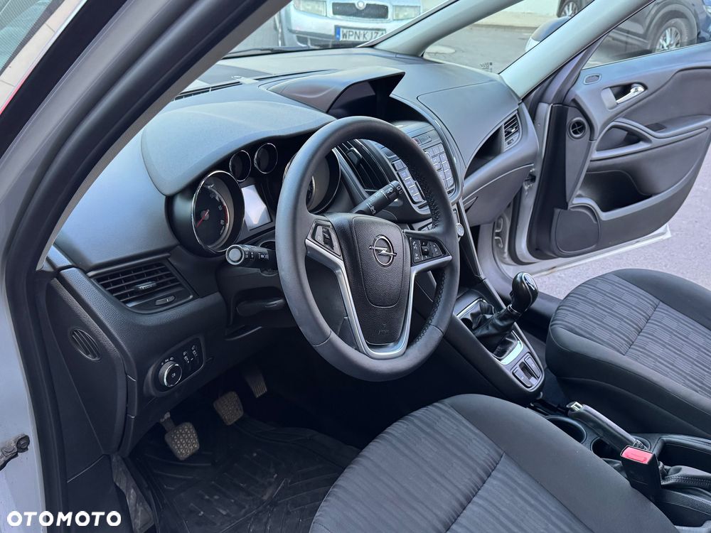 Opel Zafira - 10