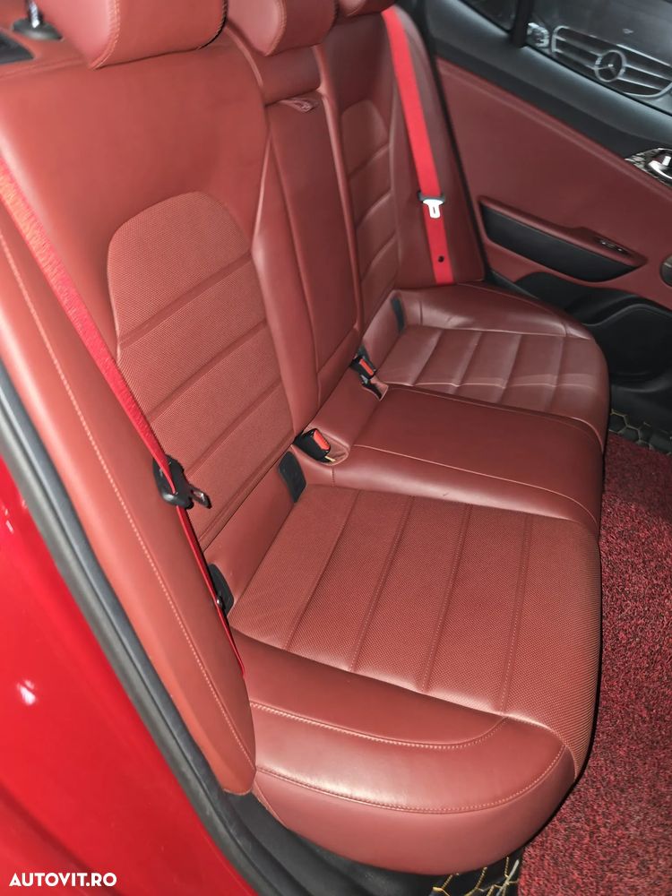 Kia Stinger 2.0 T-GDI RWD GT Line - 18