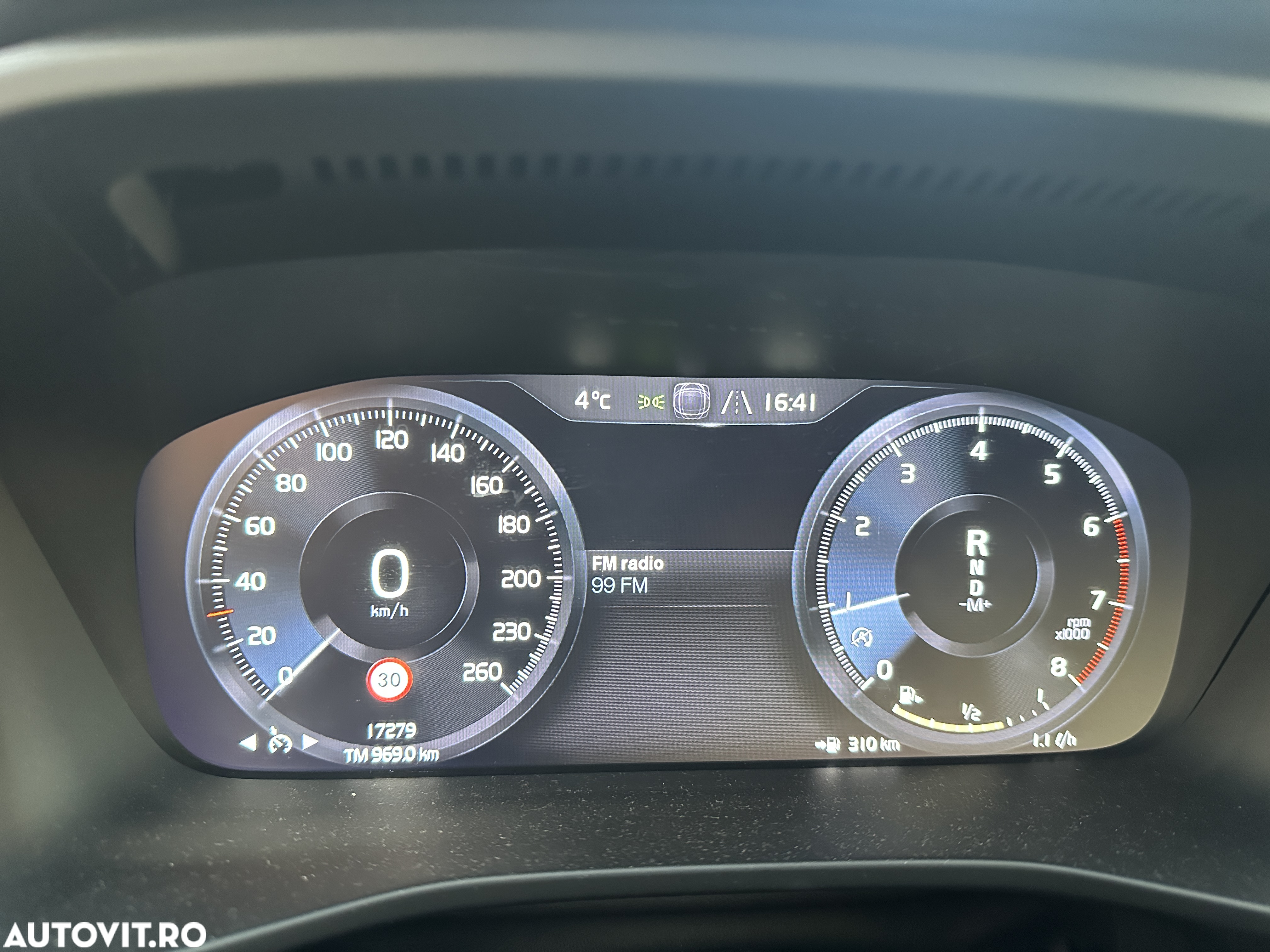 Volvo XC 40 T3 AT8 Momentum Pro - 7