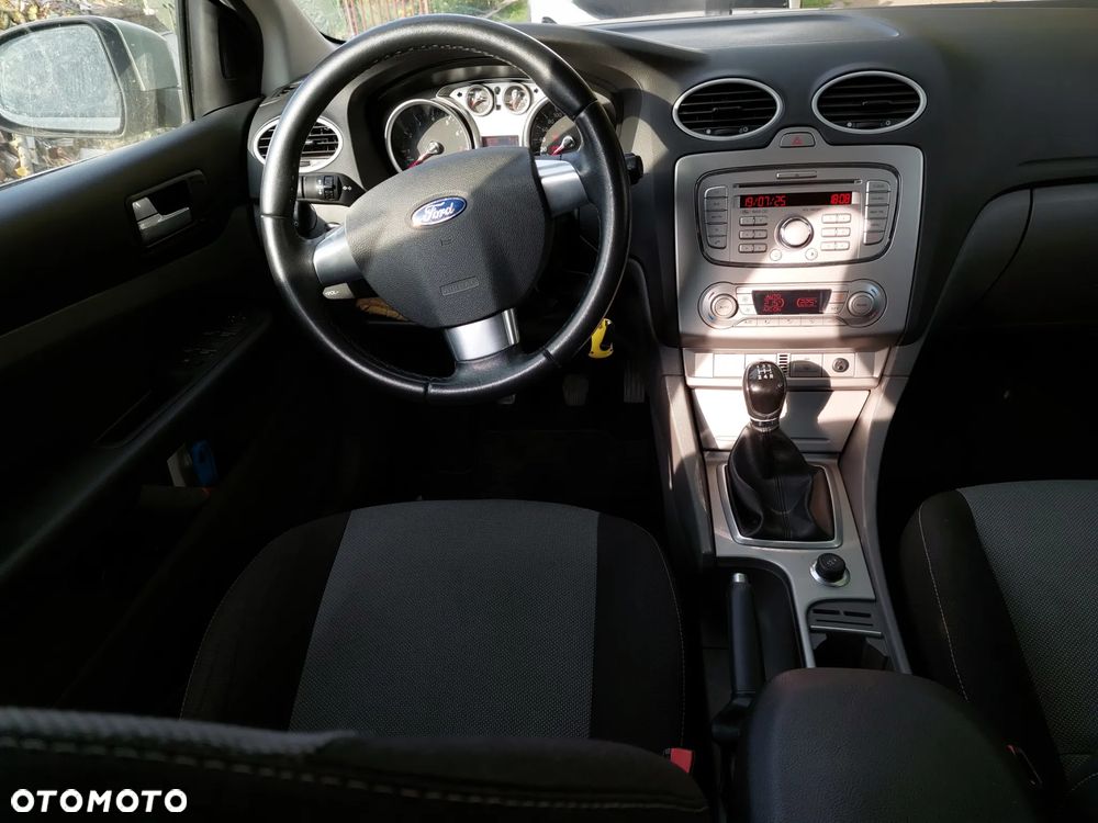 Ford Focus 1.6 Ti-VCT Trend + - 5