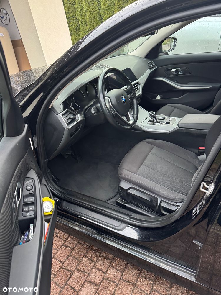 BMW Seria 3 318i Business Edition sport - 9