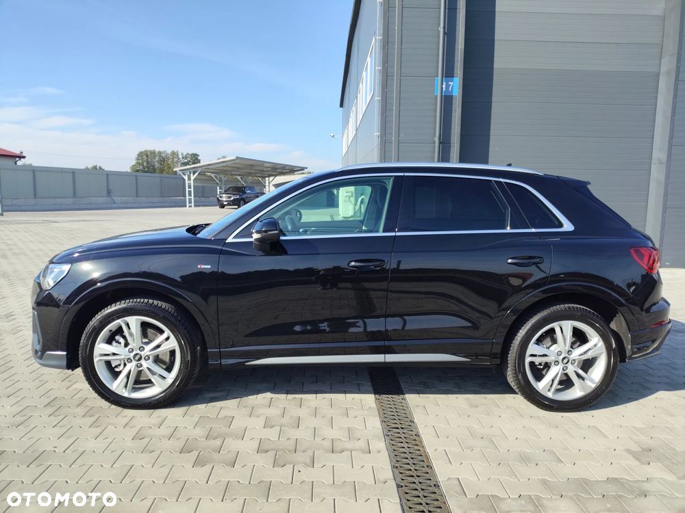 Audi Q3 2021 photo 2