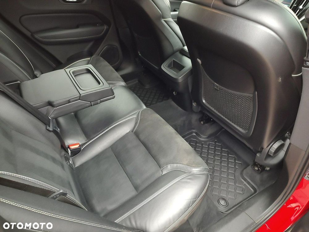 Volvo XC 60 D4 R-Design - 21