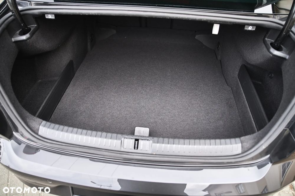 Volkswagen Passat - 24
