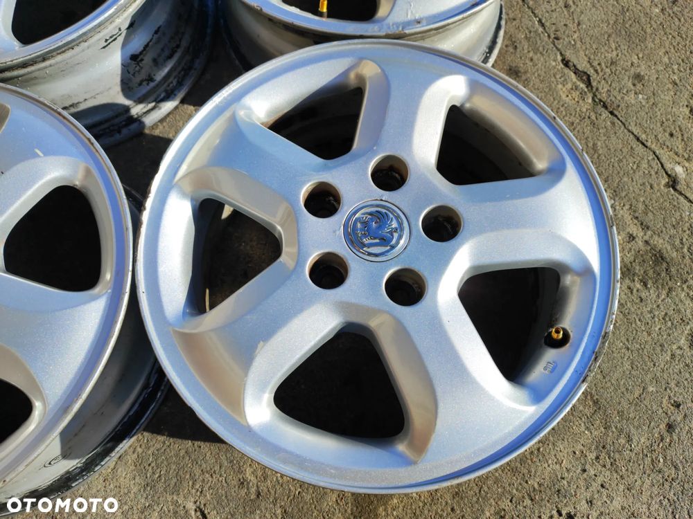 Alufelgi 16" 5x118 Trafic Vivaro Ducato Boxer Jumper Ładne! komplet 4 sztuki, średnica 16", rozstaw śrub 5x118, otwór centrujący 71,1 mm, ET50, szerokość 6", produkcja Ronal. Pasują do takich aut jak Renault Trafic, Opel Vivaro, Fiat Ducato, Citroen Jumper, Peugeot Boxer, Nissan Primastar. - 3