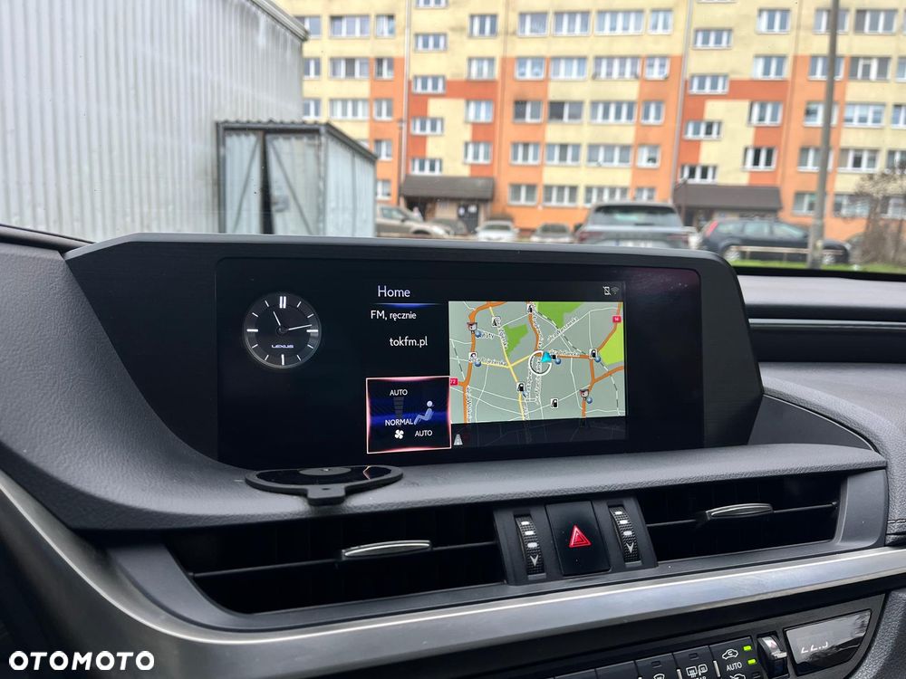 Lexus ES 300h Elegance - 24