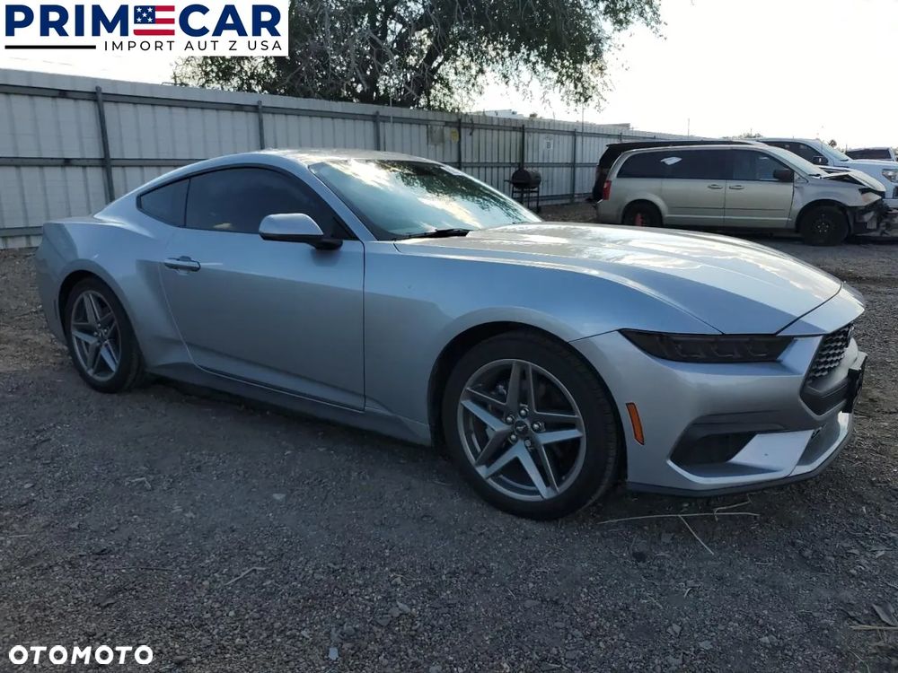 Ford Mustang - 5