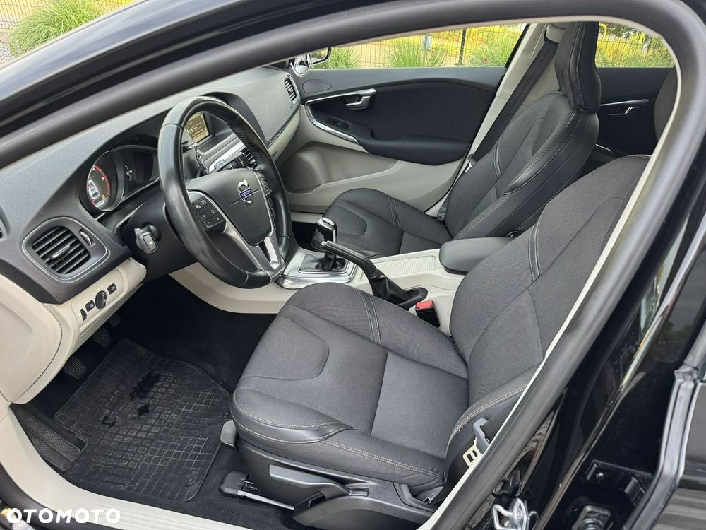 Volvo V40 Cross Country - 11