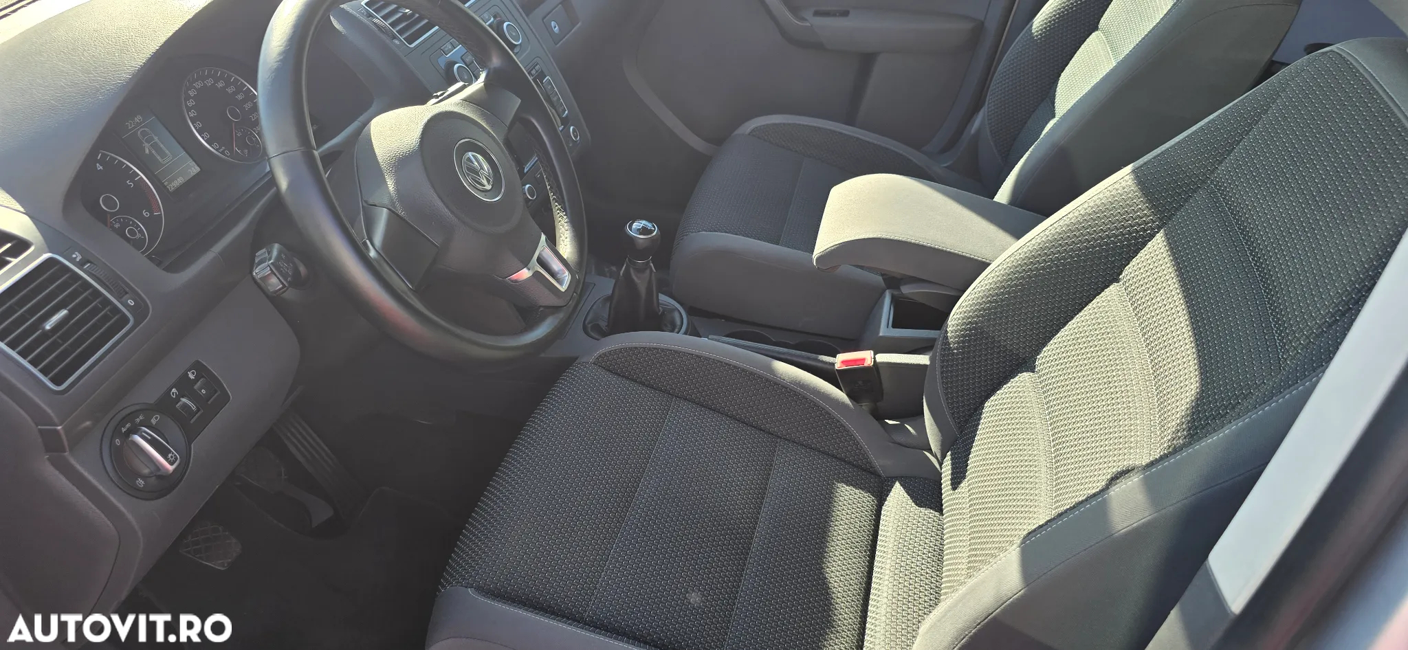 Volkswagen Touran 1.6 TDI BlueMotion Technology Comfortline - 10