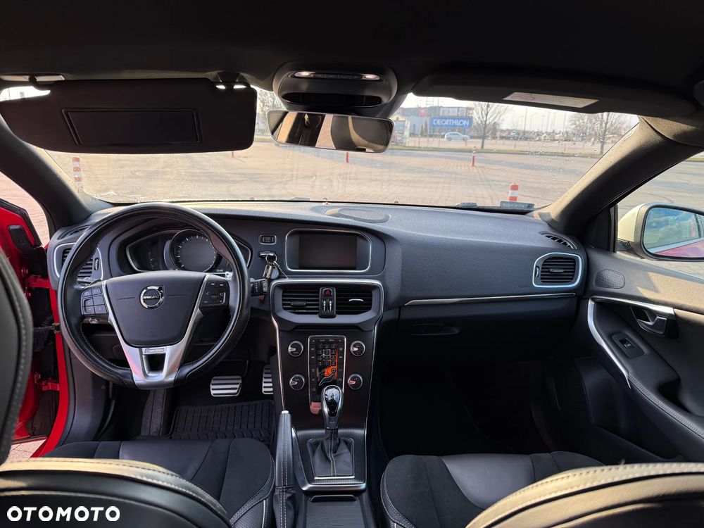 Volvo V40 T3 Drive-E R-Design Momentum - 11