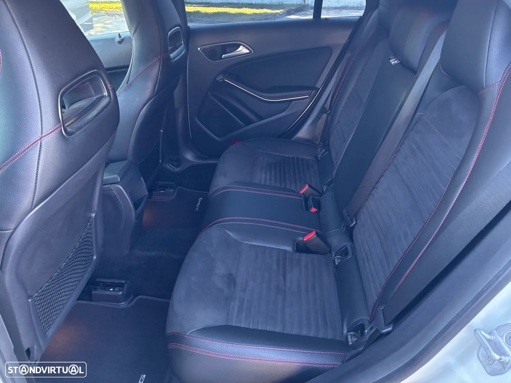 Mercedes-Benz CLA 180 AMG Line - 4