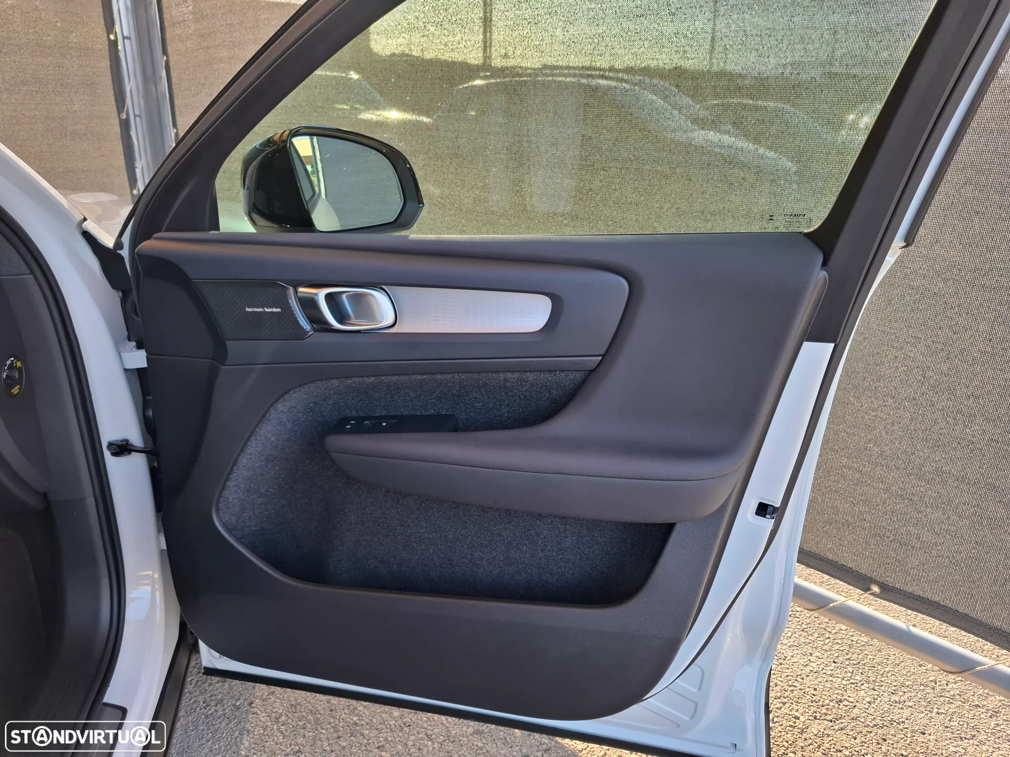 Volvo XC 40 1.5 T2 Plus Dark Auto - 41