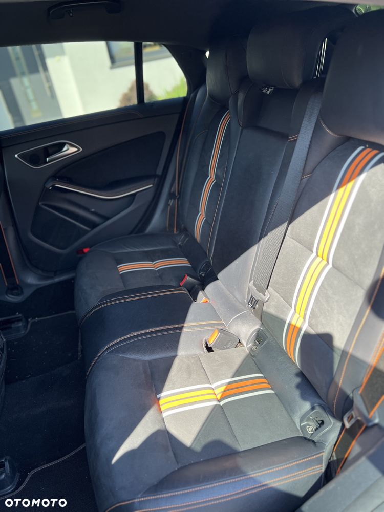 Mercedes-Benz CLA 200 7G-DCT AMG Line - 17