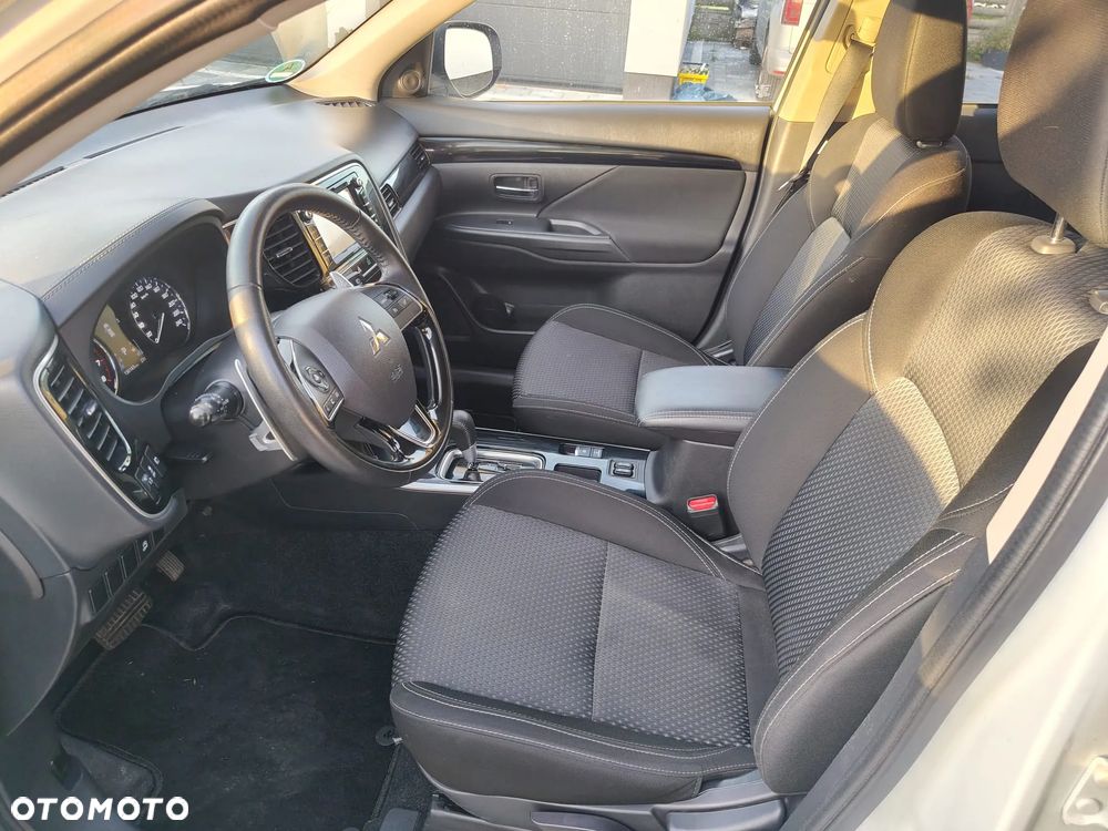 Mitsubishi Outlander 2.0 Instyle Navi 4WD CVT - 10