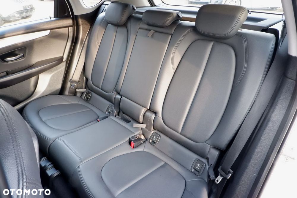 BMW Seria 2 216d Advantage - 29