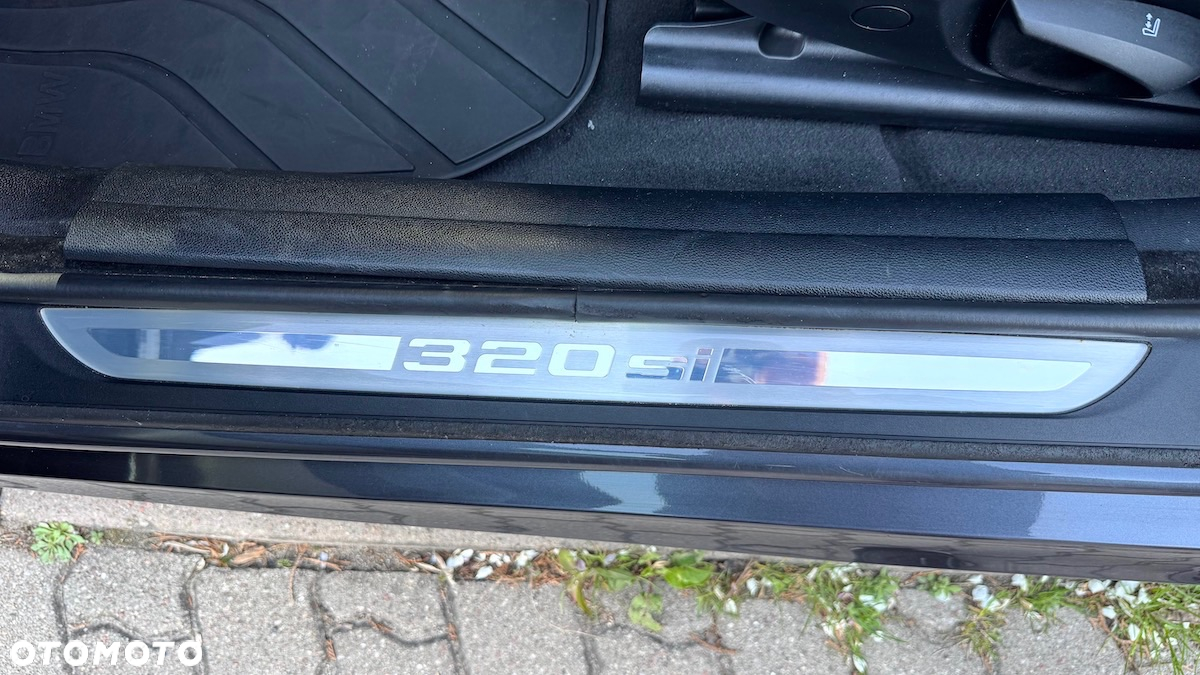 BMW Seria 3 320si - 15