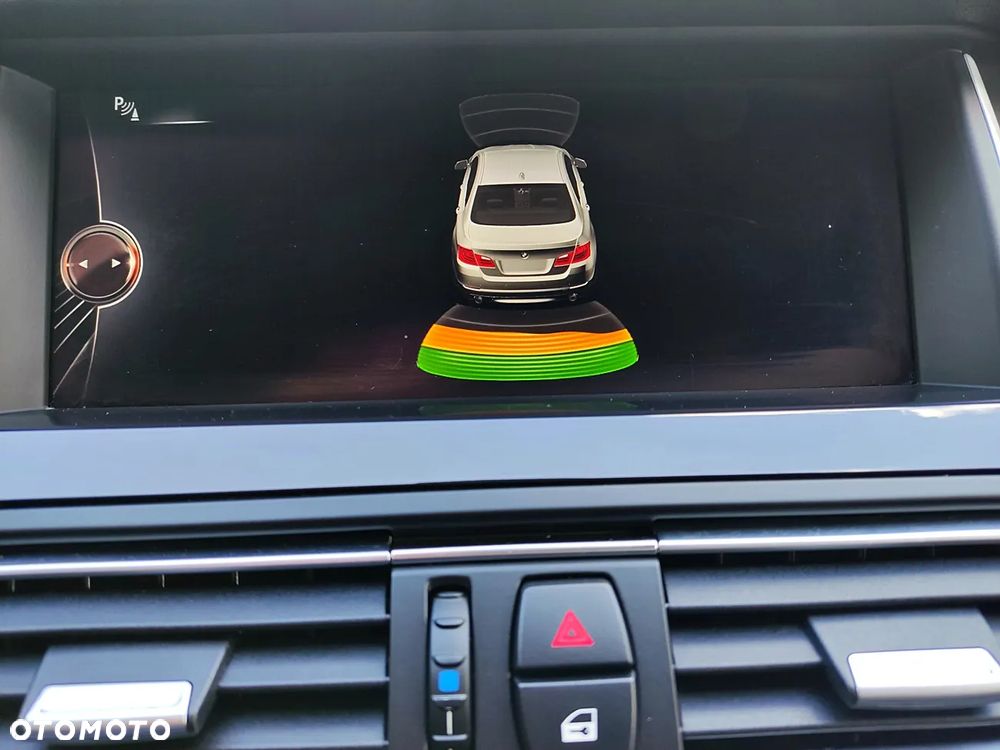 BMW Seria 5 528i xDrive - 29