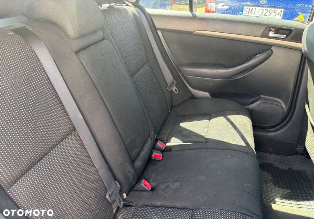 Toyota Avensis - 14