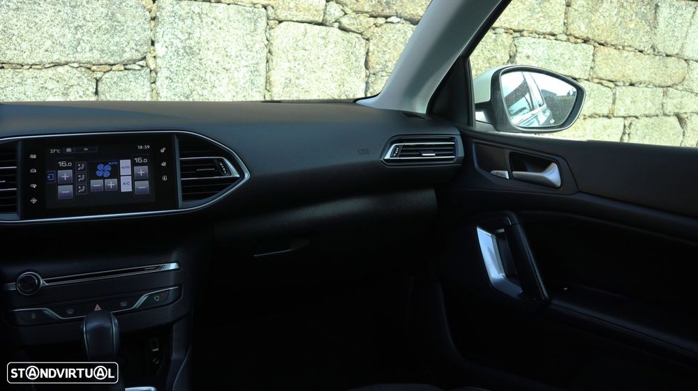 Peugeot 308 1.2 PureTech Allure EAT6 - 12
