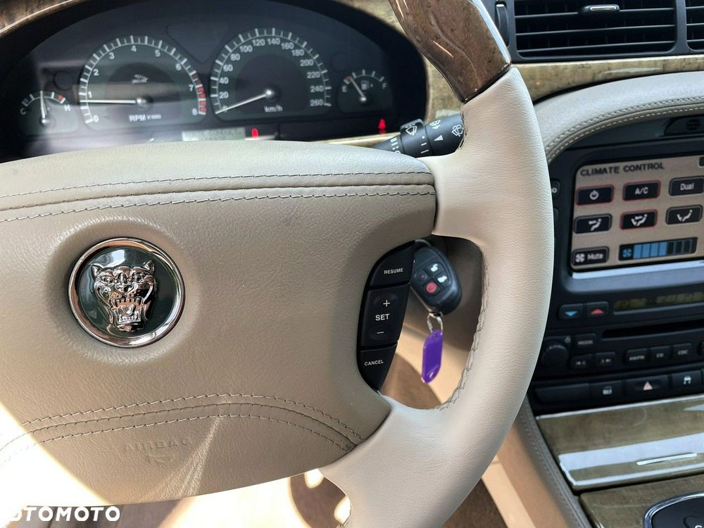 Jaguar S-Type - 17