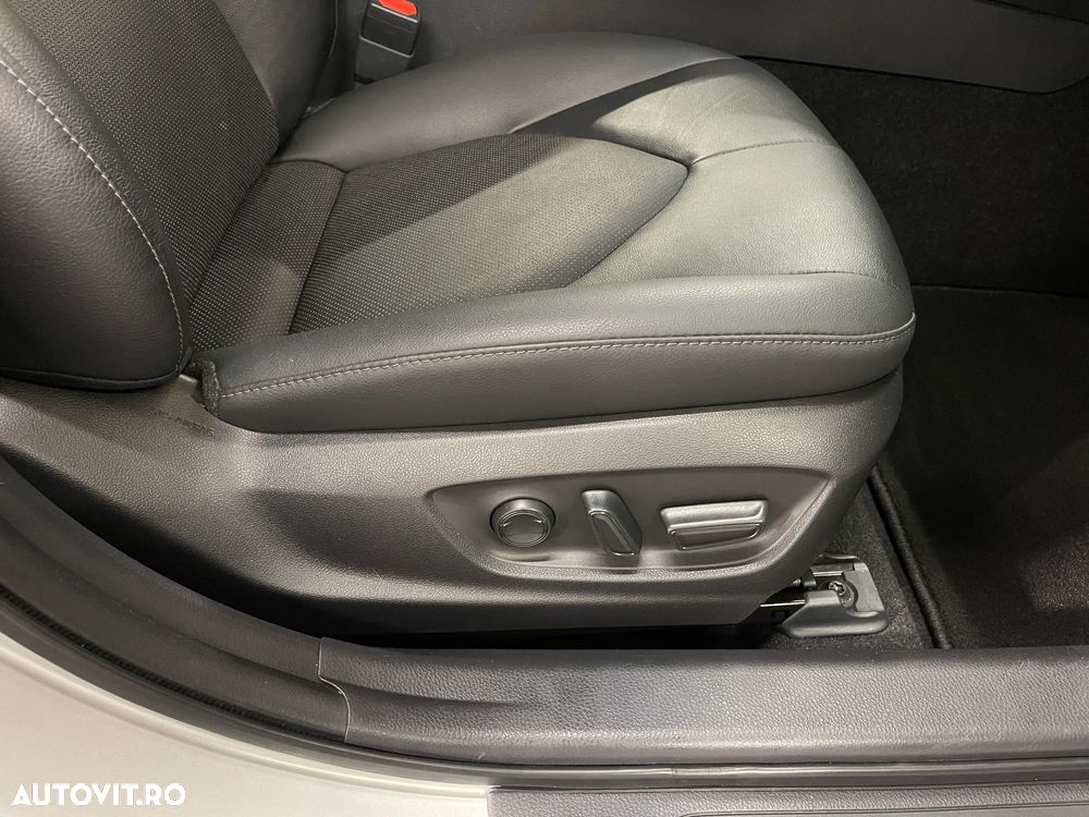 Toyota Camry 2.5 Hybrid Business - 20