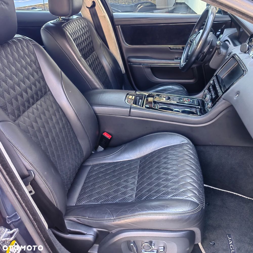 Jaguar XJ 3.0 D V6 Premium Luxury - 4