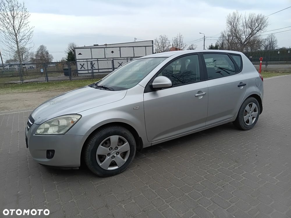 Kia Ceed 2.0 crdi Comfort + - 13