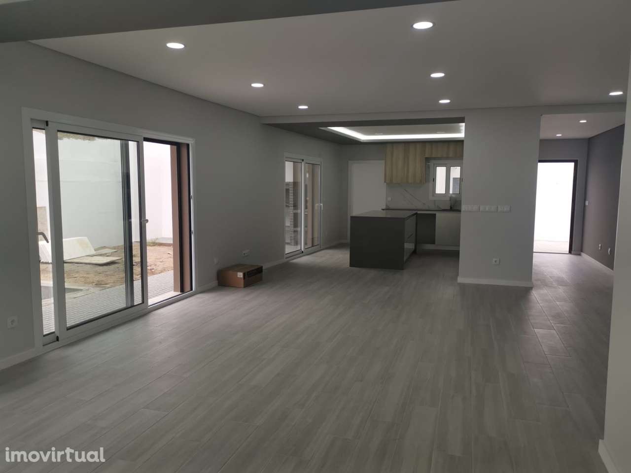 Moradia Isolada V4 c/ Piscina - Térrea - Fernão Ferro - Grande imagem: 5/26