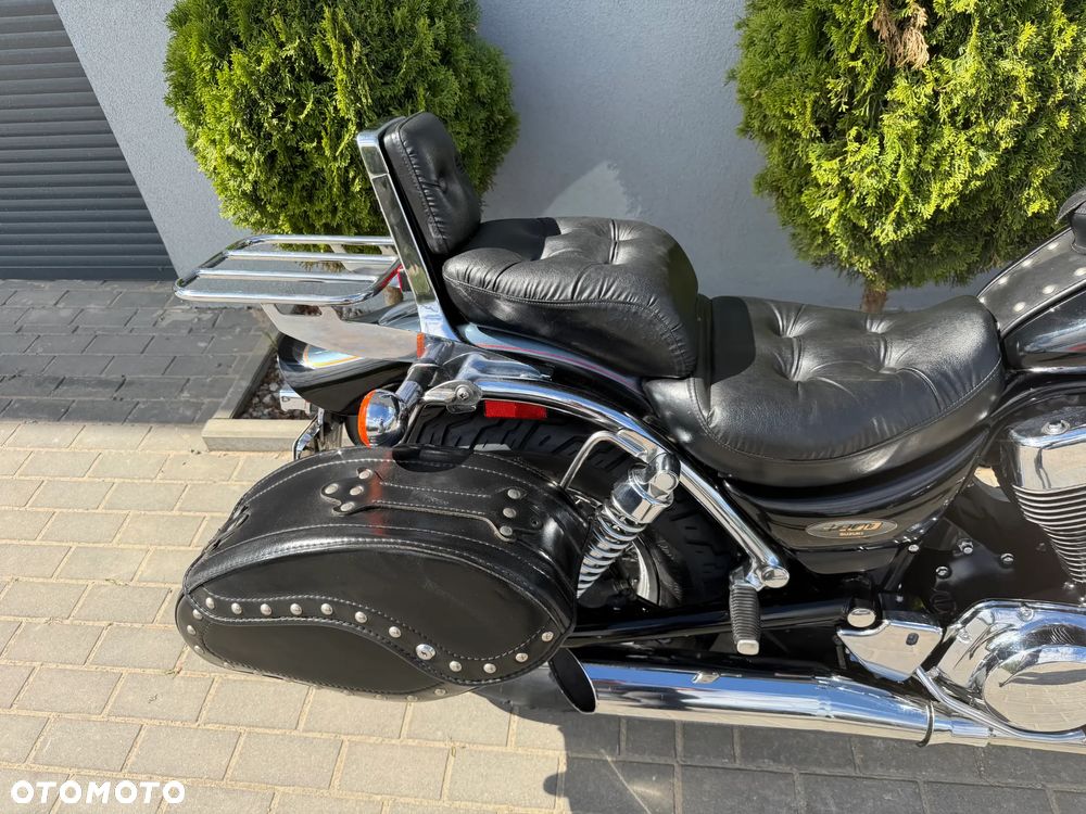Suzuki Intruder - 10