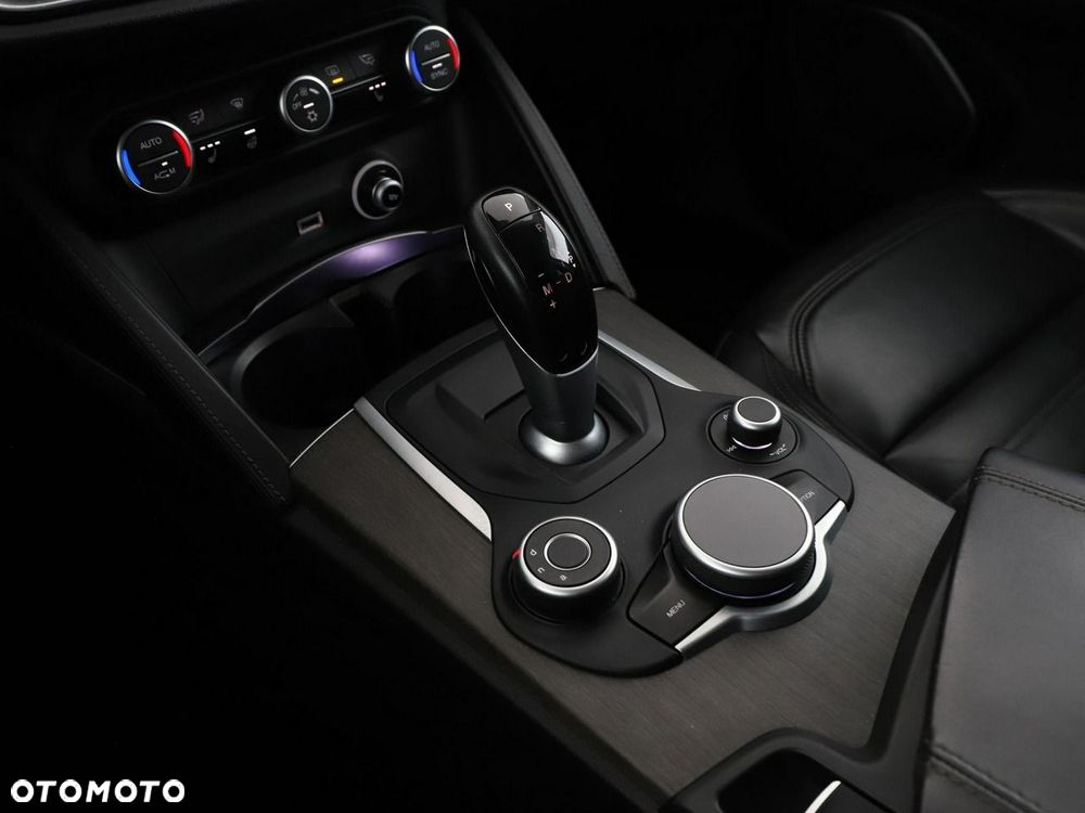 Alfa Romeo Stelvio 2.0 Turbo 16V AT8-Q4 First Edition - 30