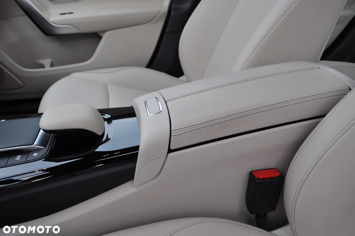 Mercedes-Benz Klasa A 250 e PHEV Progressive 8G-DCT - 25