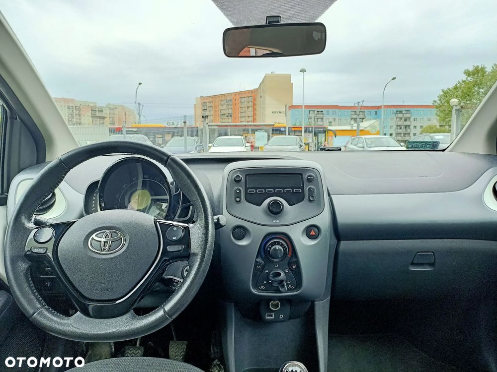 Toyota Aygo x-play - 14