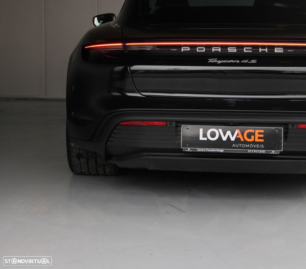 Porsche Taycan 4S - 43
