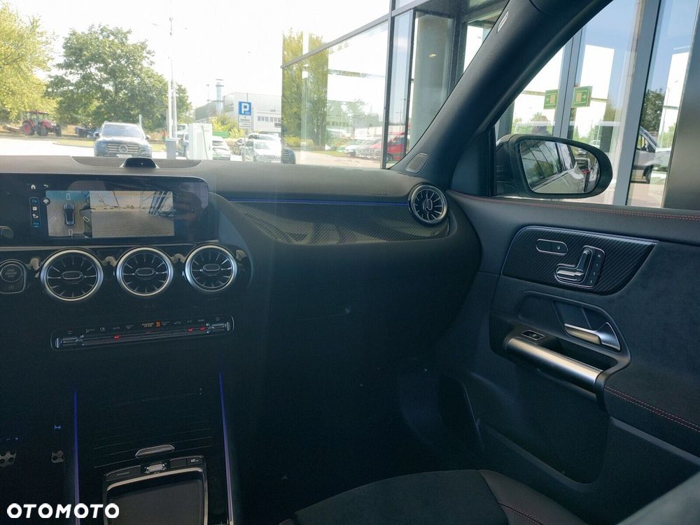 Mercedes-Benz GLA - 15
