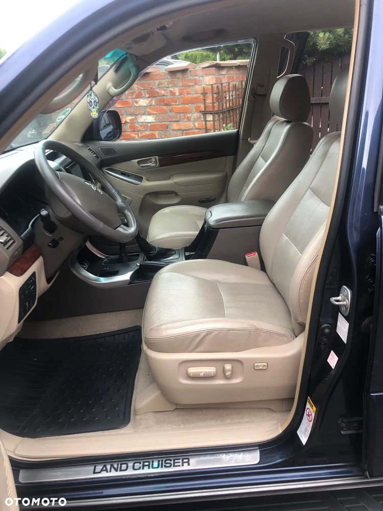 Toyota Land Cruiser - 10