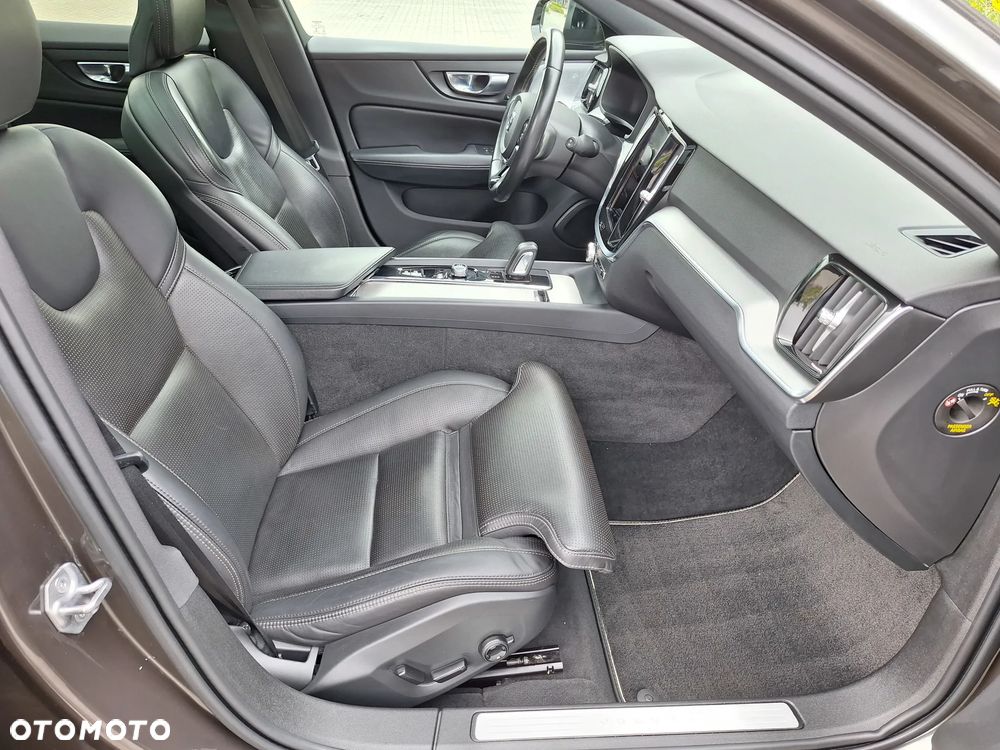 Volvo V60 B4 D R-Design - 26