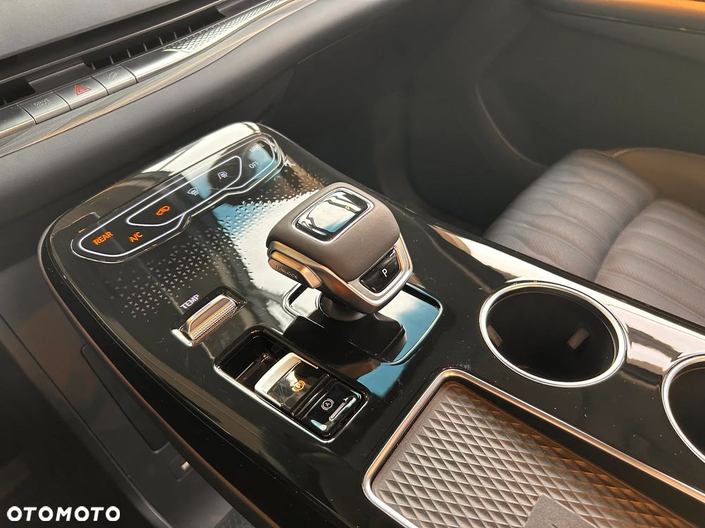 Forthing V-Tour U-Tour V9 / 1.5T HEV E-CVT - 19