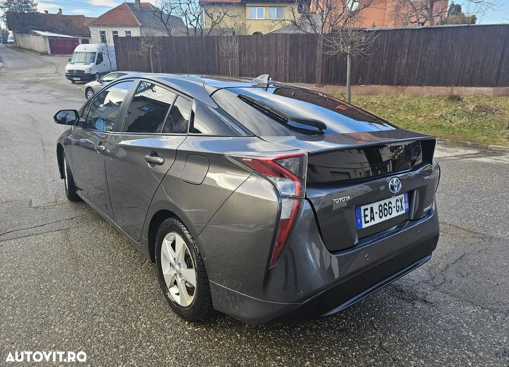 Toyota Prius Hybrid Executive - 8